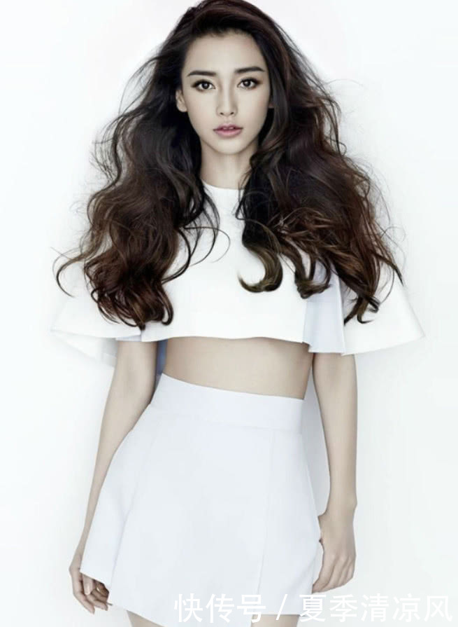 杨颖咋想的,裙子上粘满了泥巴?这造型简直逼疯强迫症!