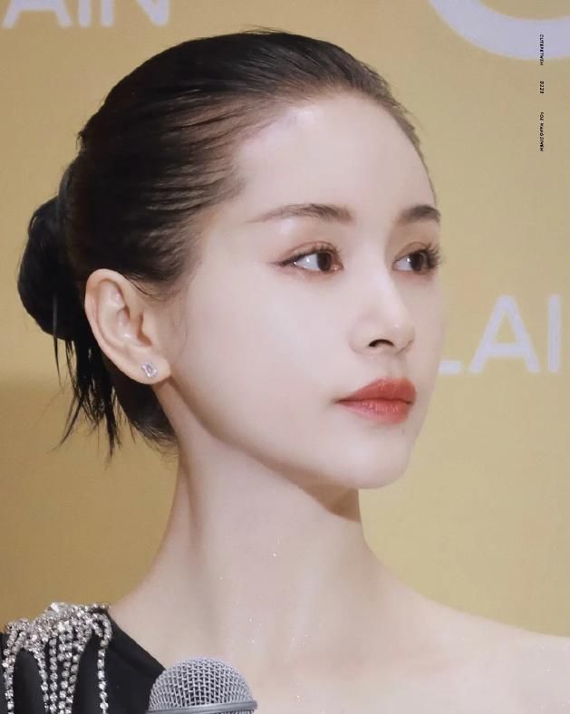 王子文的头型比刘亦菲还优越!圆头高颅顶,是头