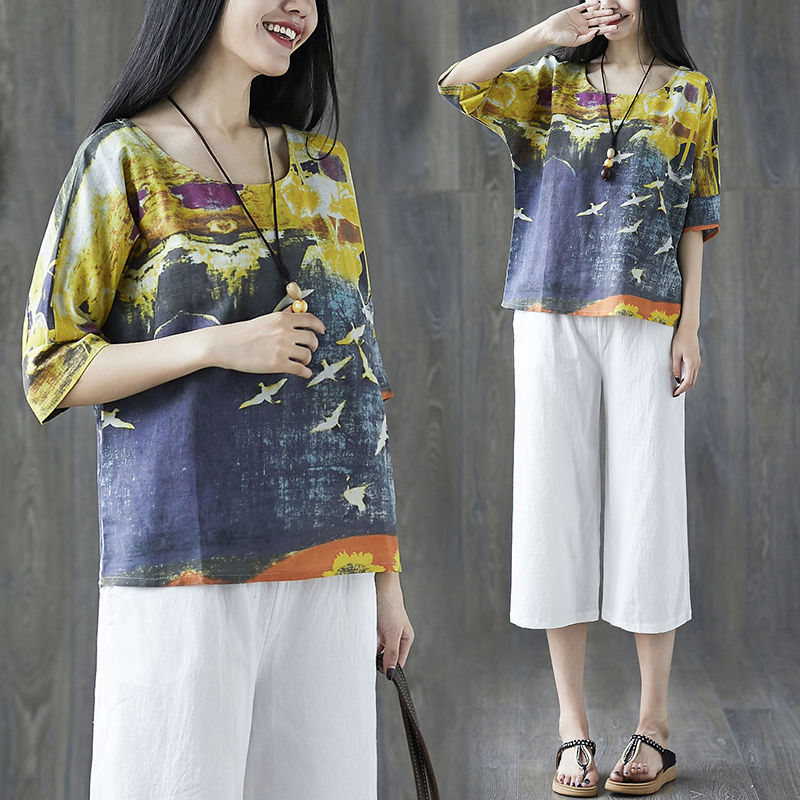 现在特流行这样穿:”裤子失踪“穿，宽松T恤+短裤，时尚时尚