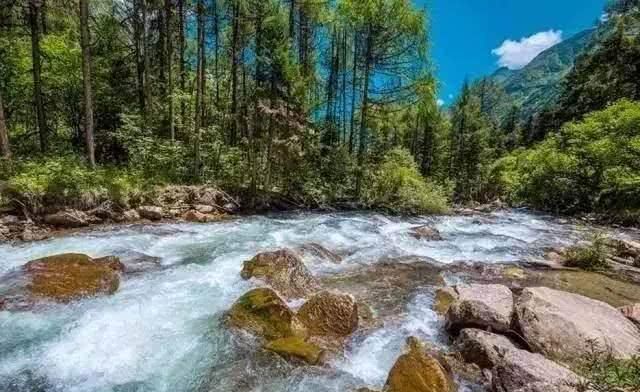  「叫板」四川敢叫板九寨沟和稻城亚丁的小城，美得惊人却很低调