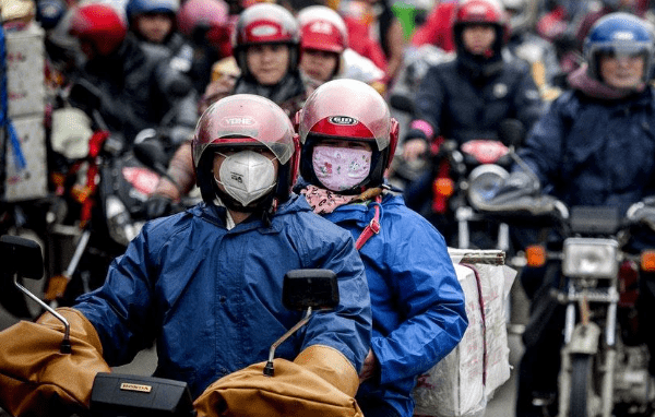  摩托车|明明禁摩，农民工却爱骑摩托车回家，火车也不贵，为啥不