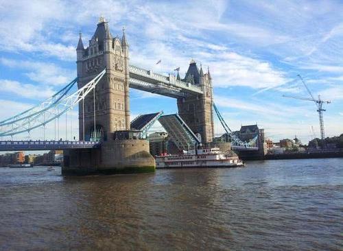 世界上有七座奇特的大桥，给人强烈的视觉冲击，还便捷了出行