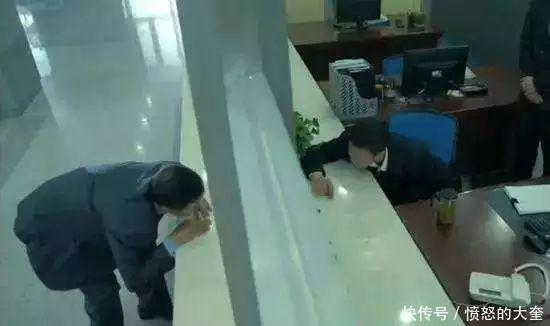  【惊现】大连惊现“丁义珍窗口”！离地仅40厘米！供暖缴费“点