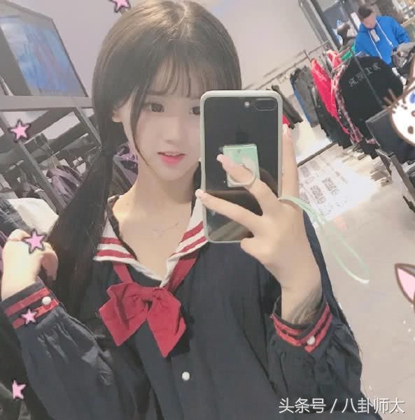 杨清柠穿水手服的样子很美吗？冯提莫穿汉服才让人挪不开眼！