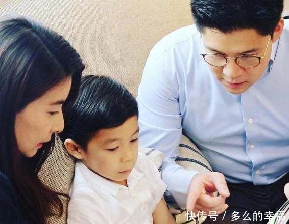 『大儿子』霍启刚宅家陪伴妻儿!郭晶晶入镜温柔大方,6岁儿子十分认真