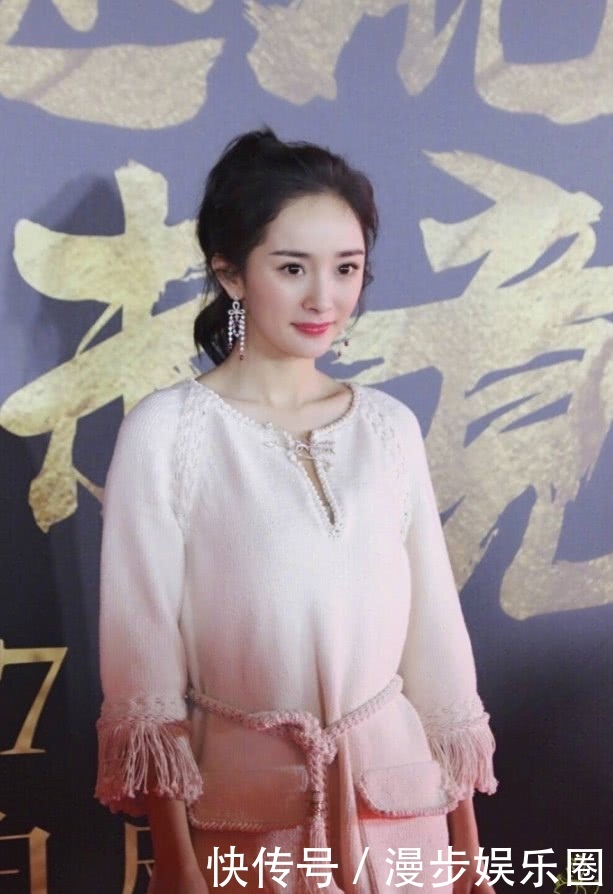 杨幂是没得挑了，衣领用别针扣住，还用麻绳当皮带，真的很别致！