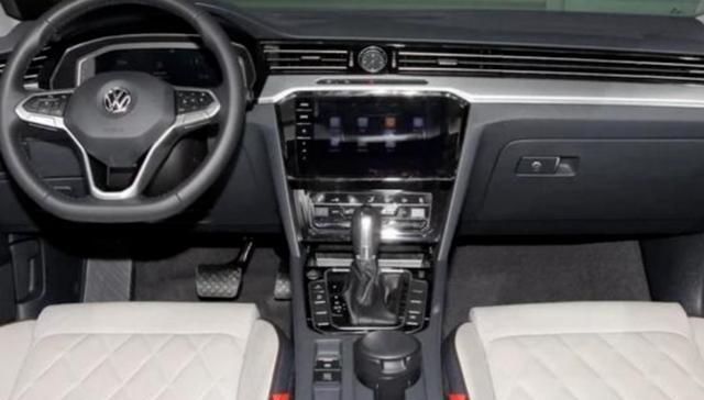  「上市」全新迈腾上市时间敲定！外观更大气 2.0T榨出220马力配双离合