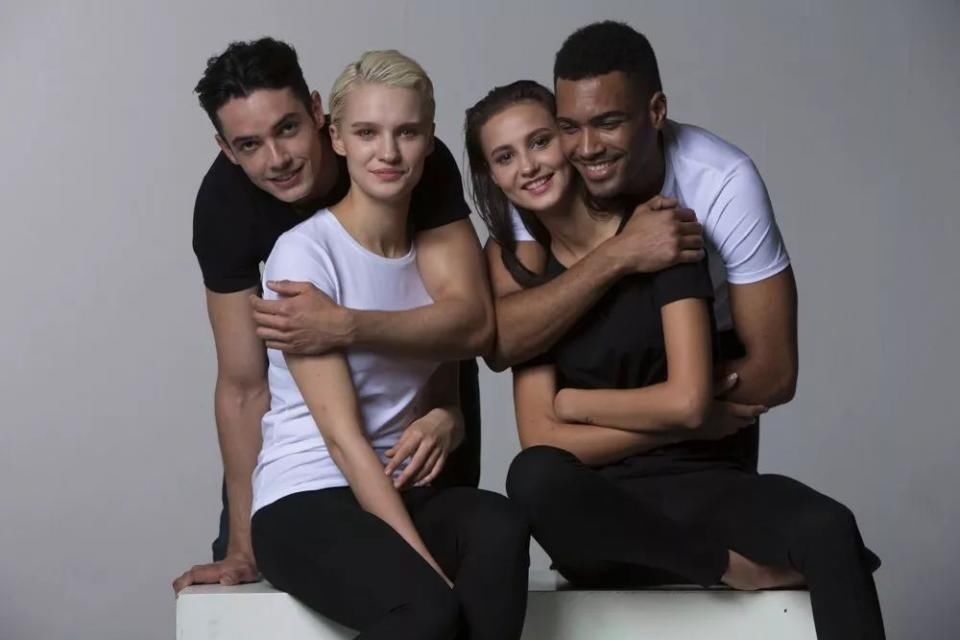 简单到极致的魔力!穿上就脱不下来的白T恤。