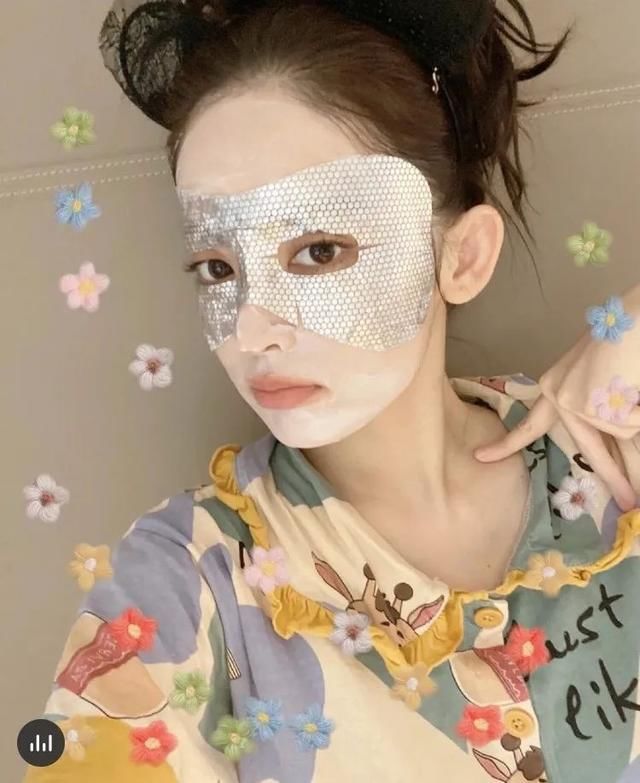  「细纹」水肿和小细纹，没想到女明星们也为了这些眼部问题操碎了心！