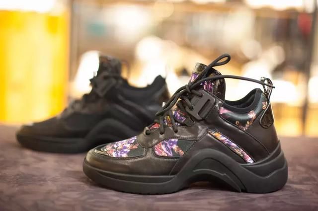 太划得戳！1000元买五双美鞋！成都的秋天去这买鞋就对了！