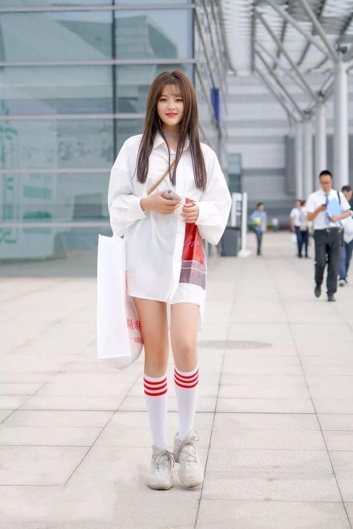 街拍:年轻就是有资本，吸引力爆表!