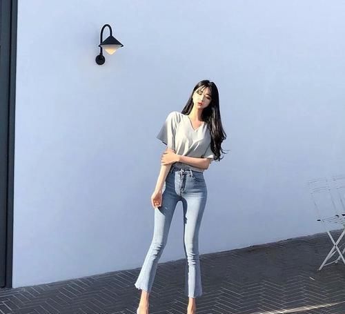  设计■修身时尚的牛仔裤，清新优雅美丽大方，年轻妹子穿十分吸睛！