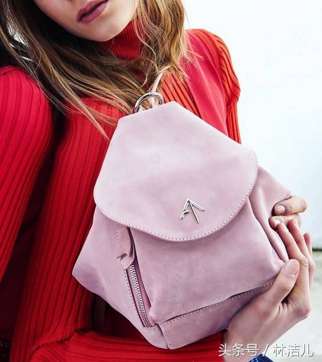 这个颜色的包包还真是清凉又减龄，娜扎唐嫣背上它立马变少女了！