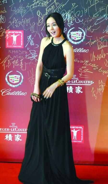 韩佳人才是真美人胚子，即使法令纹难掩老态，气质依旧很好!