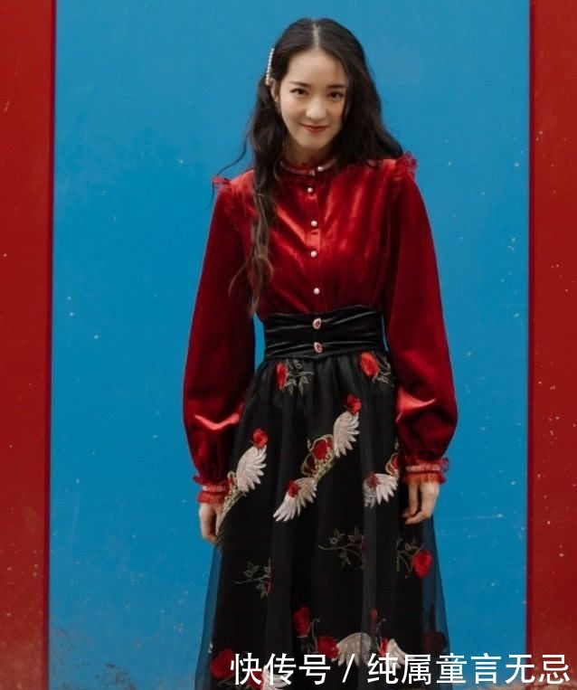 『穿上之后』建议过百女生：别再穿裤子了，试试在裙子上加层薄纱，显瘦还贼仙
