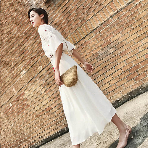 今年巨火的：淑女裙，比旗袍还洋气，8090后穿时髦翻翻