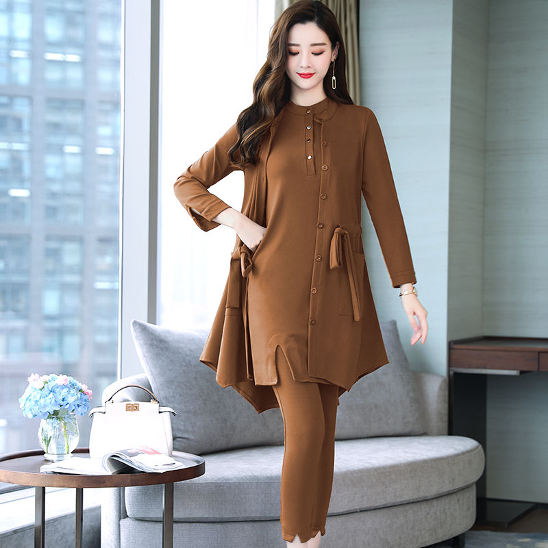 现在潮流小姐姐都是连衣裙+百搭，看看如何搭配潮流一线