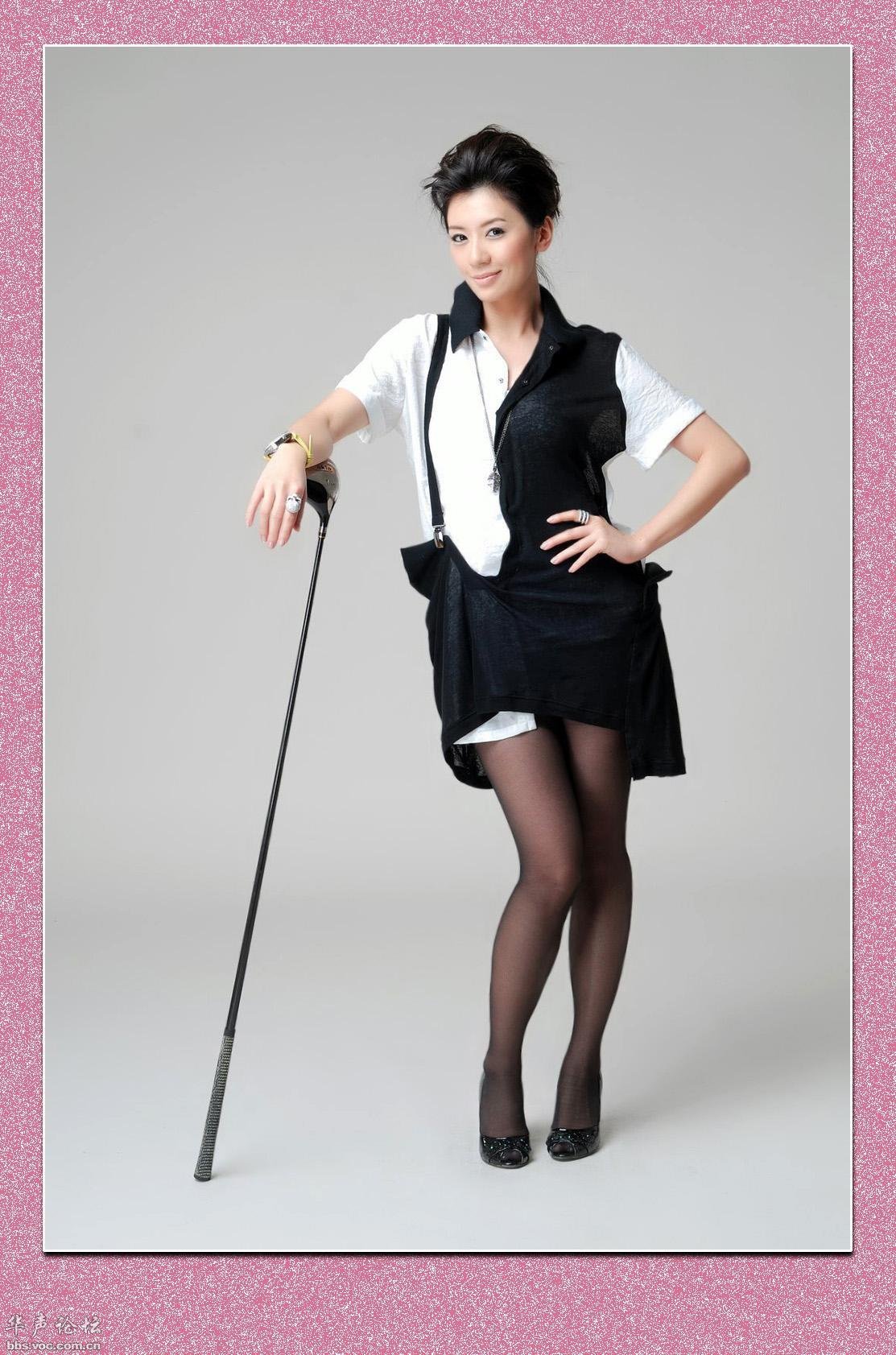 44岁贾静雯、44岁林志玲、44岁周迅，网友：不愧台湾第一美腿