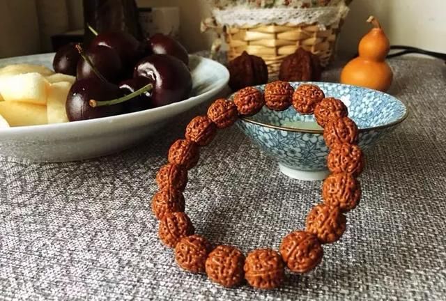 手串@炫耀手串用什么样的姿势，才能够达到最佳效果？