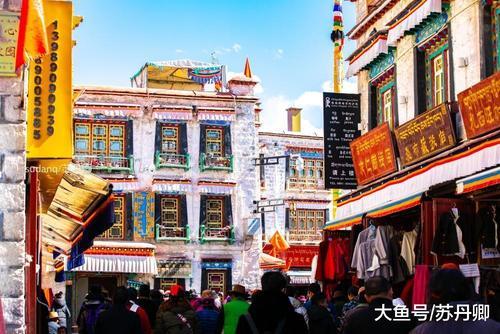 八廓街随拍：拉萨街头那些转经磕长头的人不工作不上学吗？