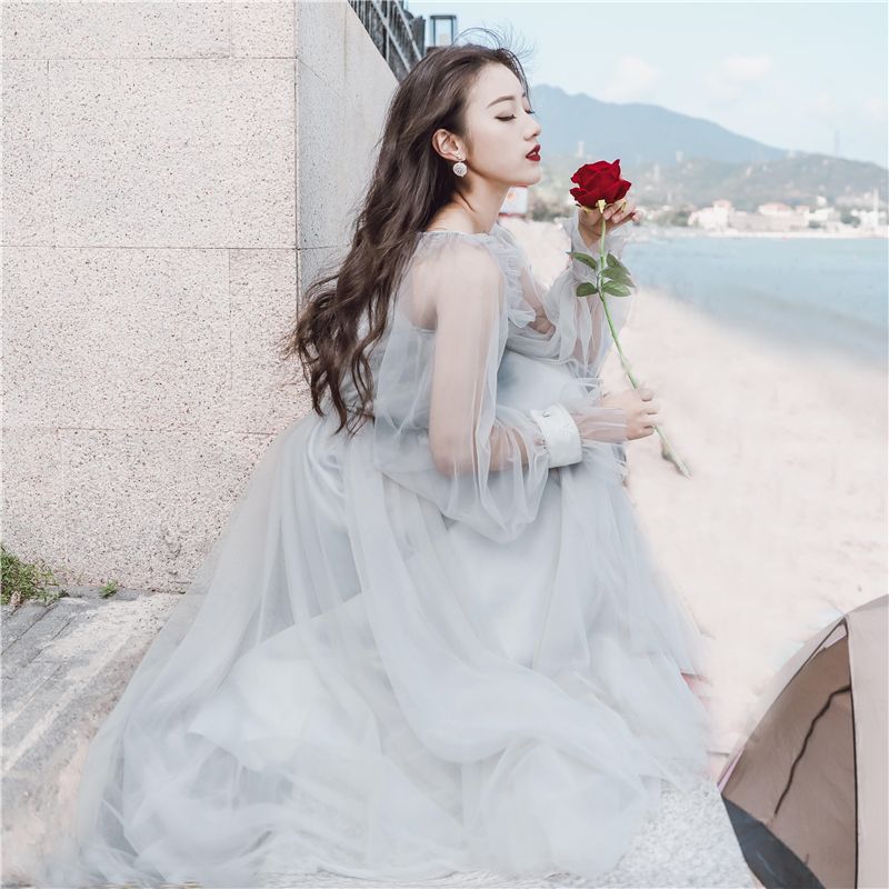 街拍朦胧中透着性感，网纱连衣裙太美太迷人