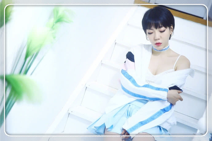 吴莫愁终于肯换刘海了！但这次剪得太短了点，网友：比以前好看了