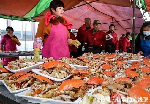 农村办酒席，过去农民“逢喊必到”，如今请也请不来了，咋回事