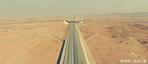 全球首条沙漠高铁，总投资1100亿元，不在中国却由中国人设计！