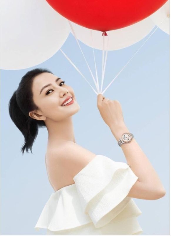 女星与气球合影，杨幂高级感，热巴唯美，关晓彤少女感!