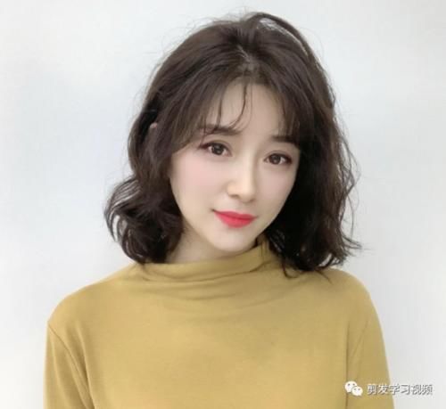  换季：夏季换季就该换发型