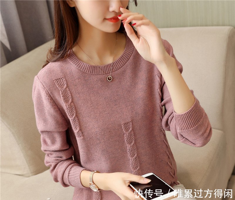 小脚裤赶紧扔了吧！现在早秋流行：针织衣+烟管裤，更显高级美