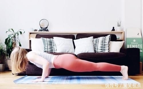 「手掌撑地」如何让穿短裙的你更加好看,练习瑜伽获得好身材,成就女神梦想