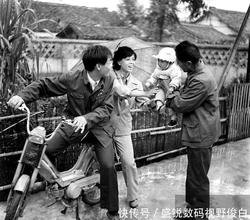  #过年#80年代是如何过年的，年味要比现在浓多了，小孩子最开心