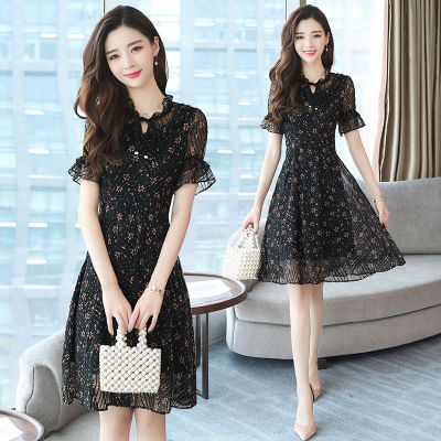 三伏天流行一种“冷淡风”，高雅又显年轻，上身女神范十足