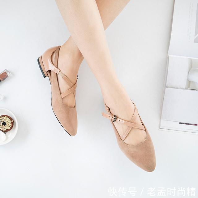 #复古#做为一个熟女,有时候穿不了高跟鞋,那来款复古平跟也不错!