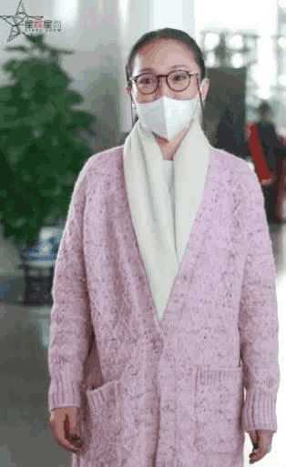 43岁周迅眉毛没画就出门: 这样才接地气! 网友: 还不如50岁大妈