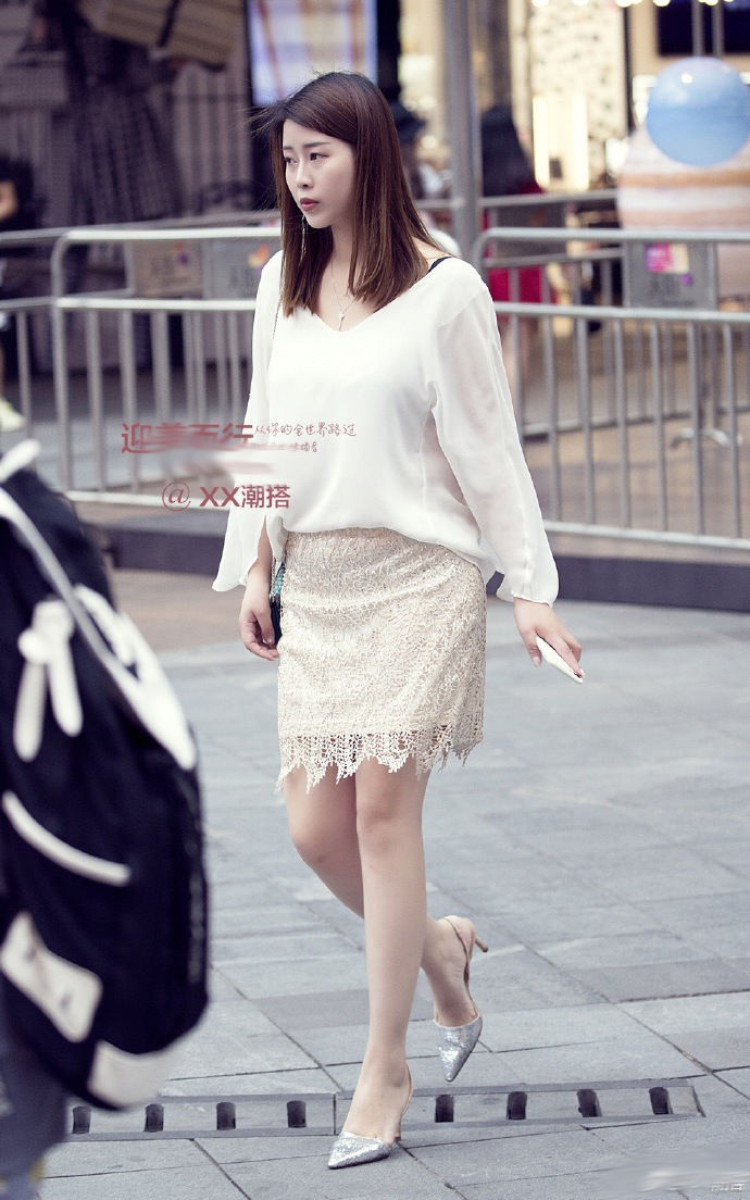 街拍重庆:夏天穿裙子，不仅清凉，还好看!
