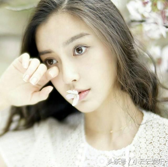 生完孩子不敢坐月子，怀孕还要录节目，娱乐圈这些人为钱也是拼了