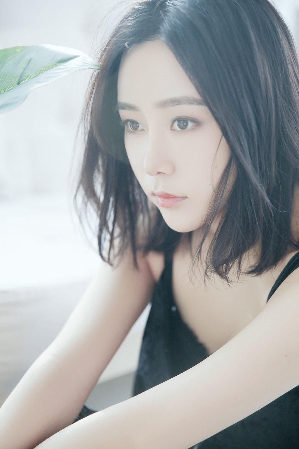 极品少妇性感吊带黑色诱惑写真图片