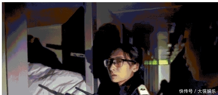 为什么当火车大半夜经过某些地方时，乘务员会尽快拉上窗帘呢