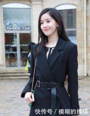 Baby与章泽天同时穿西装: 一个变成服务员, 另一个高贵优雅