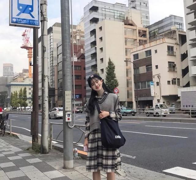  「半身裙」今年不流行长裙!选好这3条“半身裙”,显嫩又遮肉,穿出大长腿