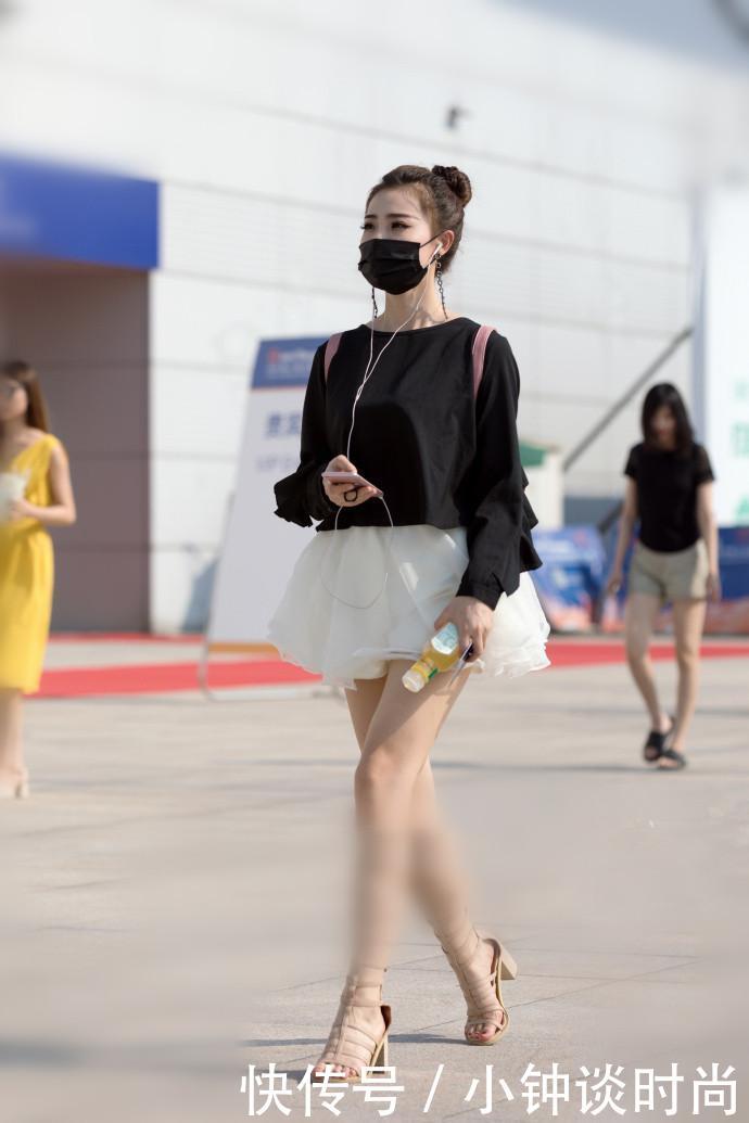 重庆街拍: 山城姑娘有气质!