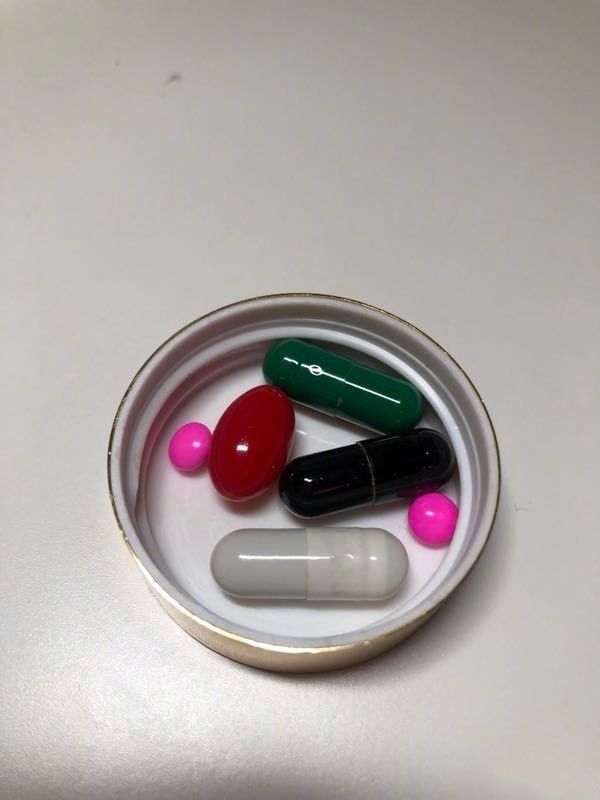 十八线女星吃减肥药引发疾病，坐轮椅进医院，网友:炒作