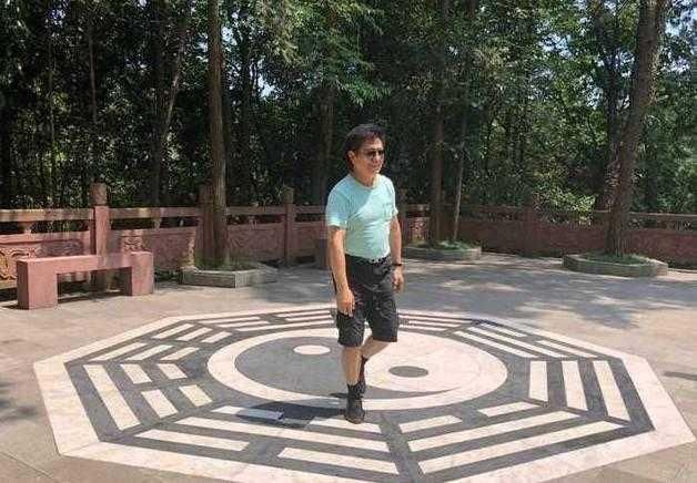 王宝强律师发文疑回应?两张图片再配文呵呵,网友:又有反转了?