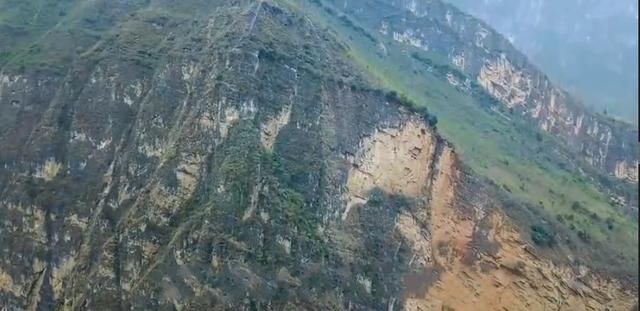 中国近千米高的悬崖上发现了一个与世隔绝的村庄