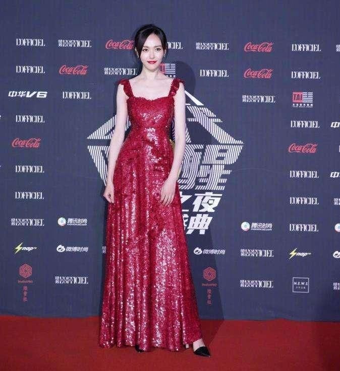 唐嫣被吐槽，粉色裙穿的像“假货”，系“冷热水管”也是够了!