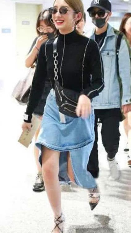 孟美岐真好笑 高价的高跟鞋怕弄脏外套个塑料袋 网友: 真是搞不懂