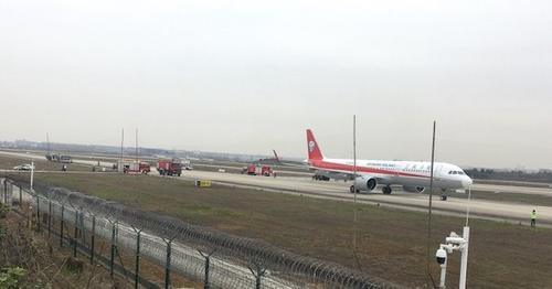 飞机降落前接安全信息？川航3U8870厦门至成都航班虚惊一场，警报