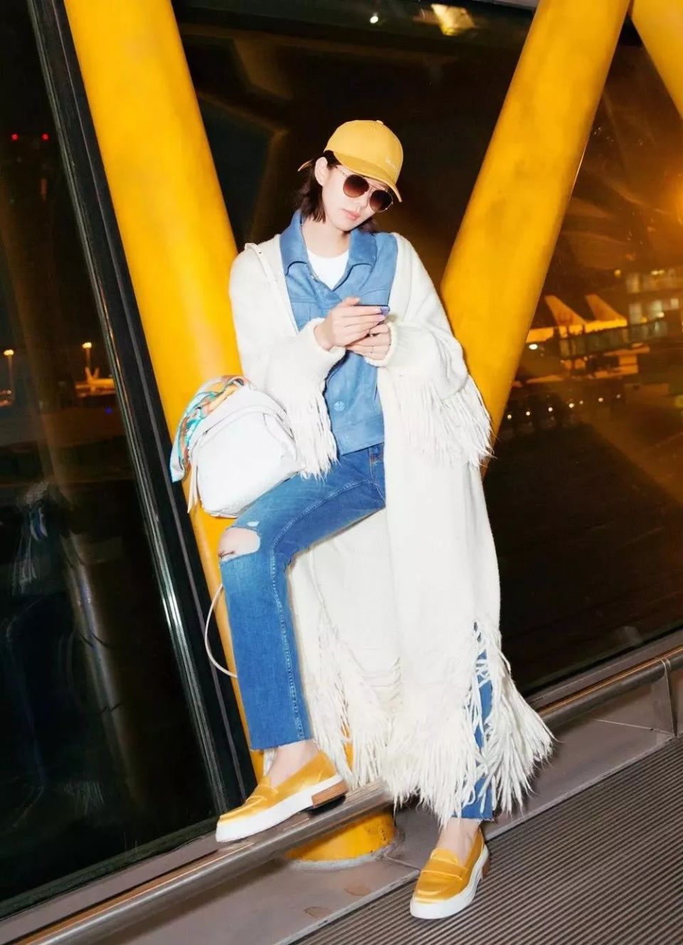 唐嫣宋茜亲自告诉你，秋冬穿什么流行色最显白!